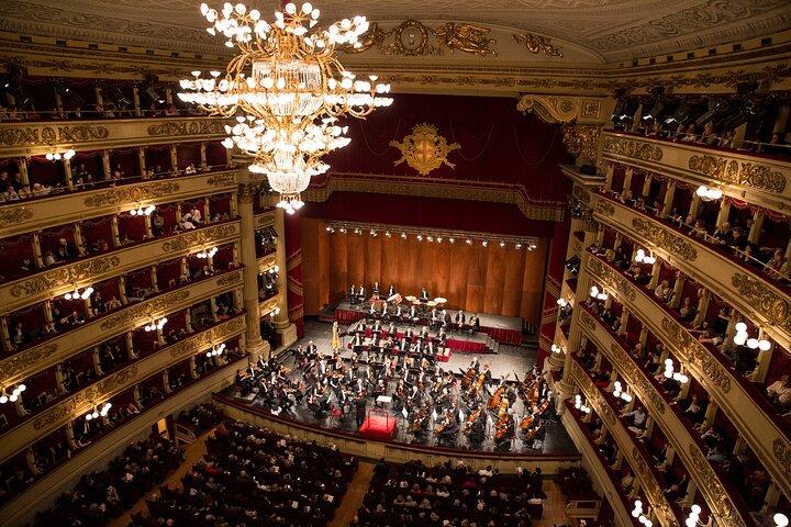 1 Hours Guided La Scala Theatre Tour in Milan + Ebook