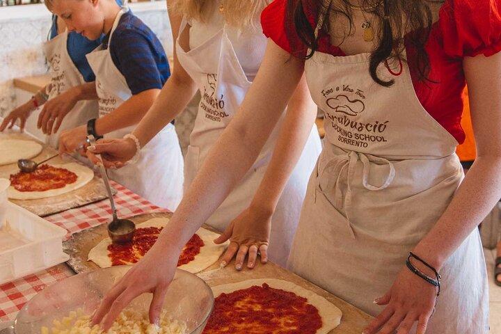 Toss, Bake, Cheers! - Sorrento Pizza Making Class with Wine