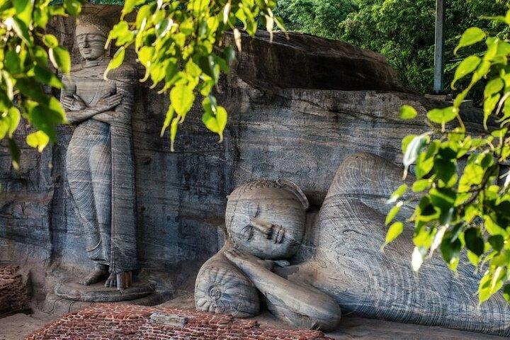 Polonnaruwe and Sigiriya Day Trip from Pasikuda and Kalkuda