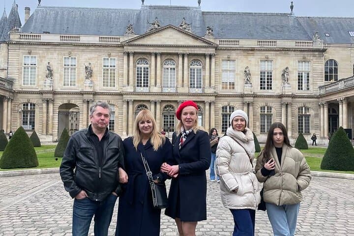 Paris Medieval Heart: Walking Tour in Ancient Marais