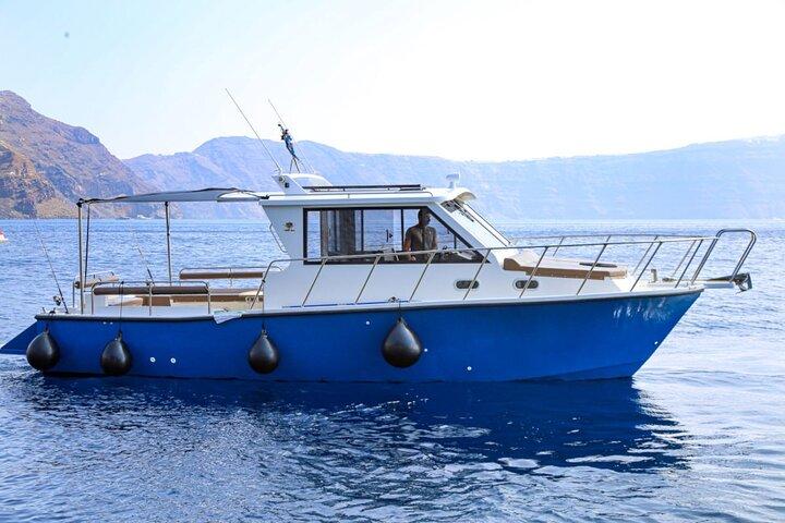 Santorini Private Cruise Sightseeing Tour with BBQ and Drinks