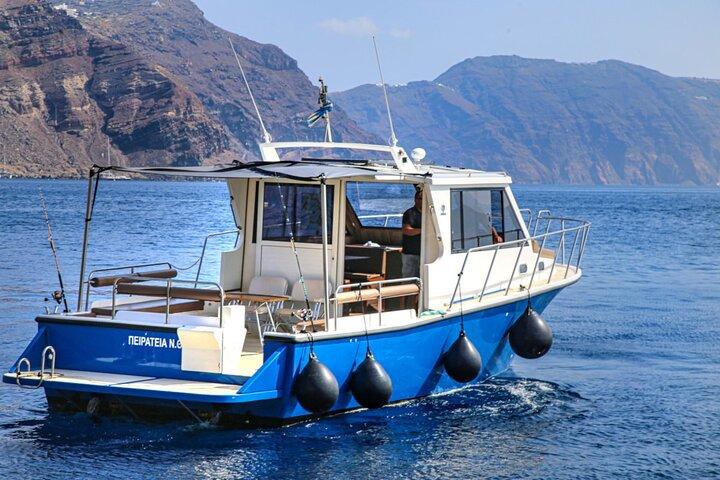 Santorini Private Cruise Sightseeing Tour with BBQ and Drinks