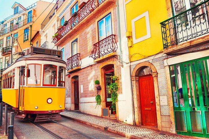 Private transfer from Lisbon to Porto with Tour in 5 cities