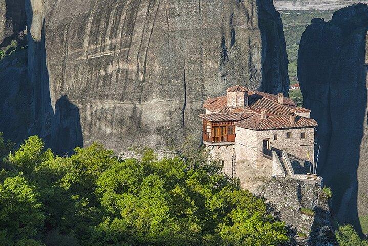 Meteora Full-Day Trip with Guide on Luxury Bus From Athens