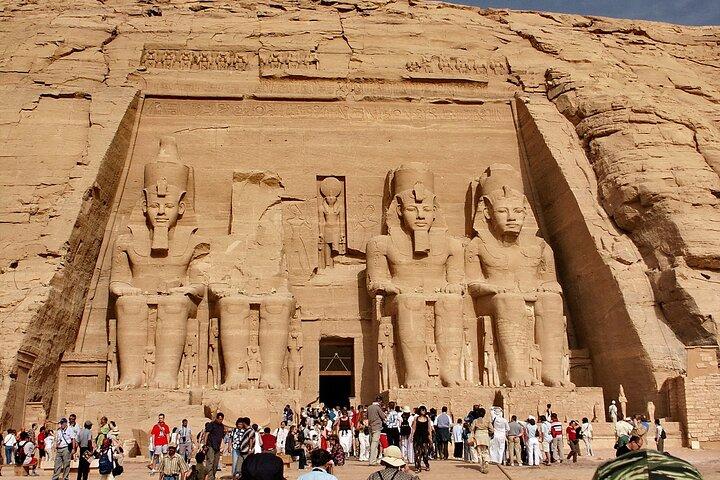 Overnight Tour from Luxor to Aswan visiting sighseeing