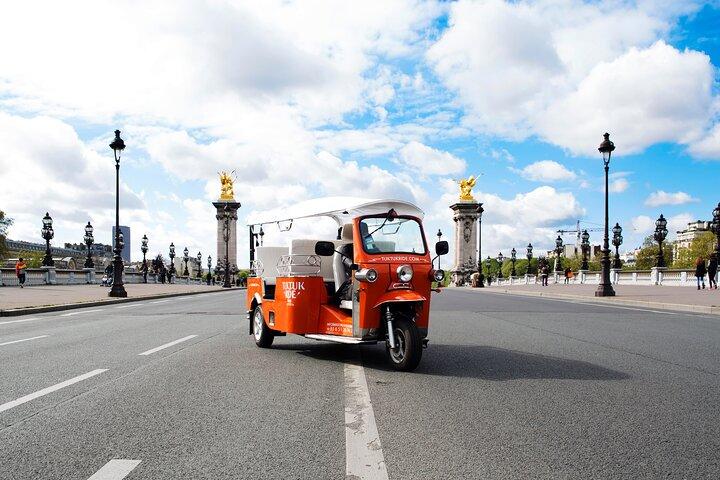 Private Tour in Paris by Electric TUKTUK