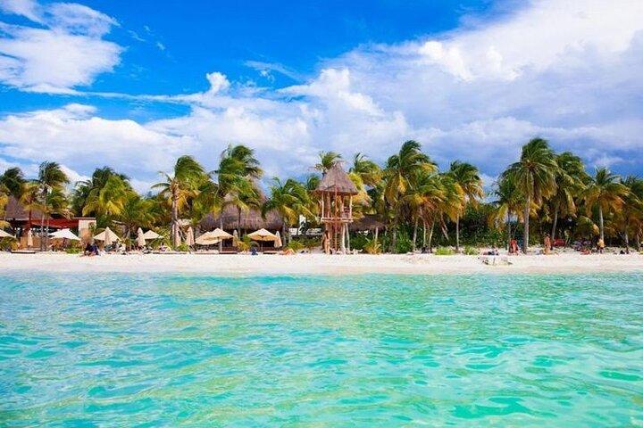 Luxury Catamaran Tour to Isla Mujeres with Transportation