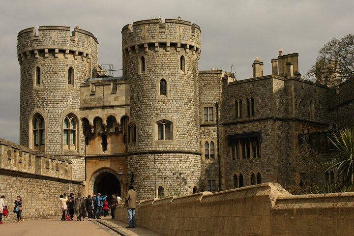Windsor Castle Private Tour in Executive Vehicle With Admission
