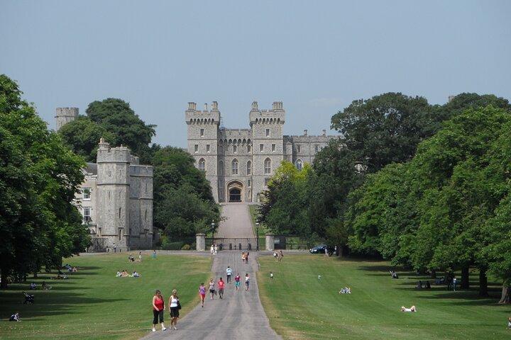 Windsor Castle Private Tour in Executive Vehicle With Admission