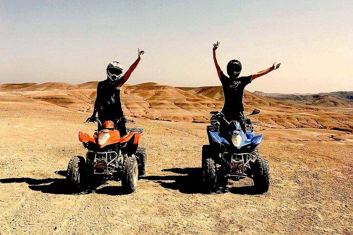 Marrakech: AGAFAY DESERT Sunset Quad tour with dinner & Show
