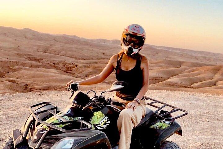 Marrakech: AGAFAY DESERT Sunset Quad tour with dinner & Show