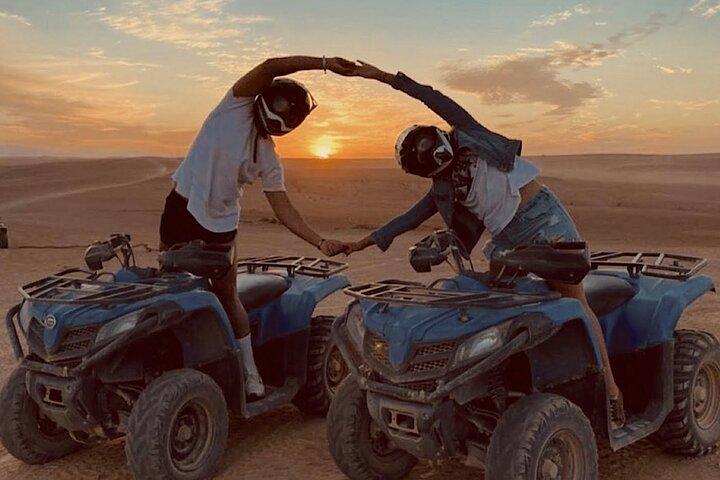 Marrakech: AGAFAY DESERT Sunset Quad tour with dinner & Show