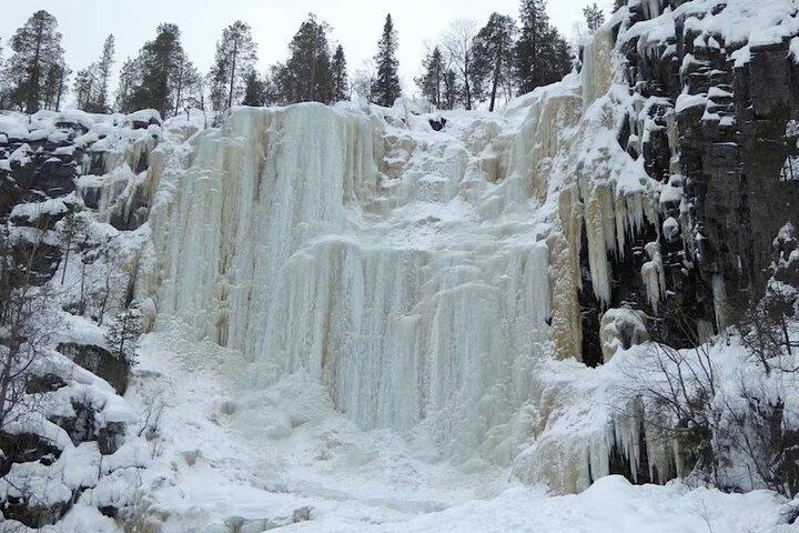 Rovaniemi: Korouoma Frozen Waterfalls Hike with Hot BBQ Lunch