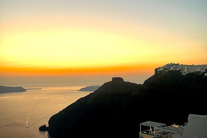 The Highlights of Santorini on a Mini Bus Daily Sunset Tour