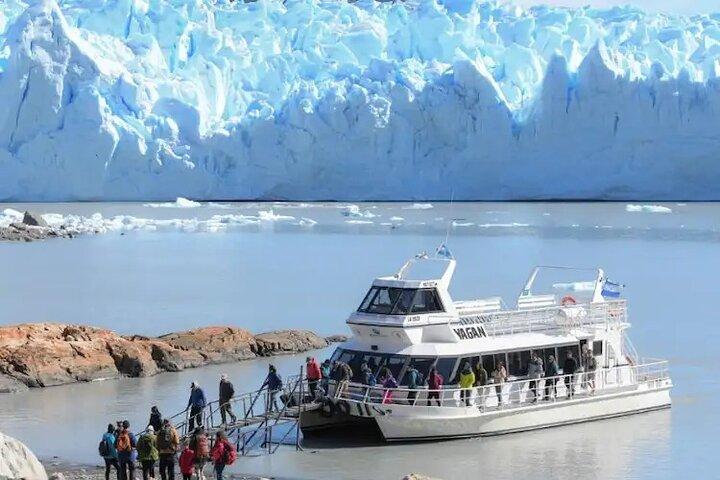 Safari Azul: Perito Moreno Boat & Walking Tour to touch the ice