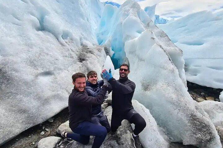 Safari Azul: Perito Moreno Boat & Walking Tour to touch the ice