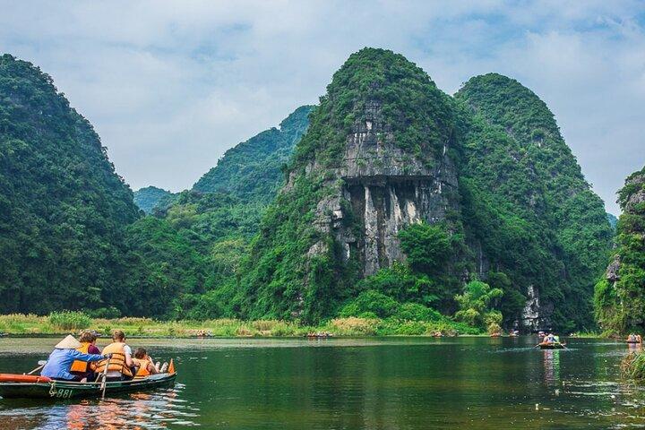 Ninh Binh Deluxe Day Tour : Hoa Lu Trang An Boating Mua Cave