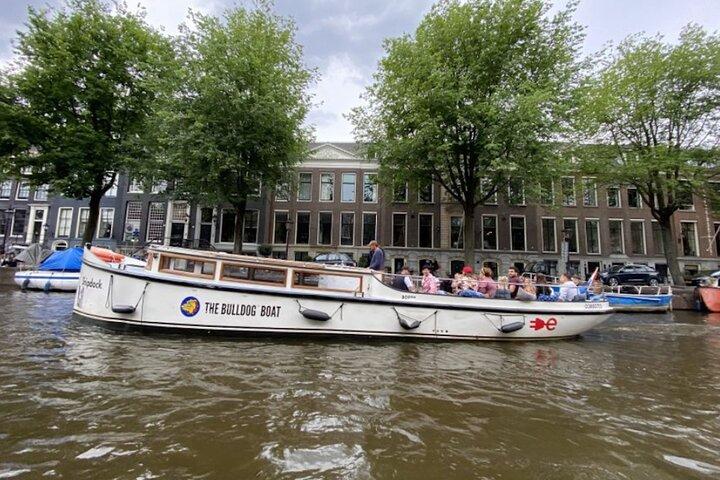 Amsterdam: The Bulldog Boat Tour, Smoke-Friendly incl. 2 Drinks