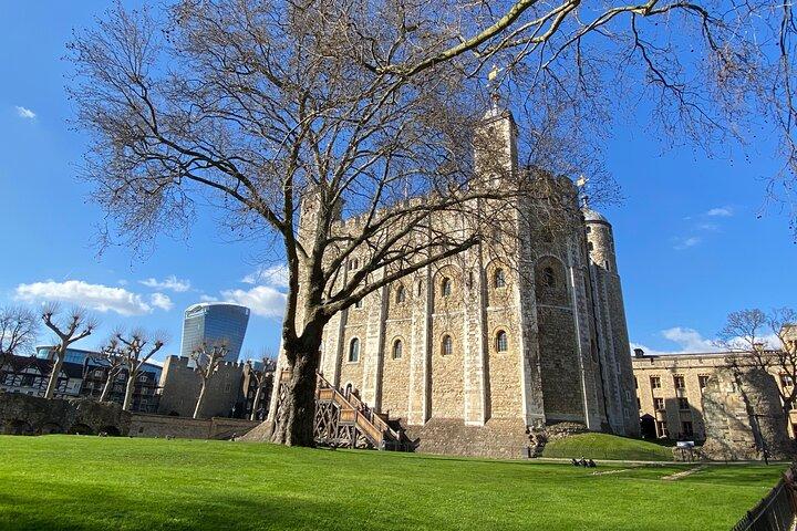 Tower of London VIP Tour with luxury Crown Jewels Afternoon Tea