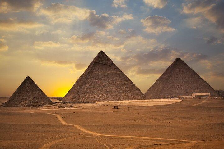 Day Tour To Giza Pyramids, Memphis, Sakkara and Dahshur