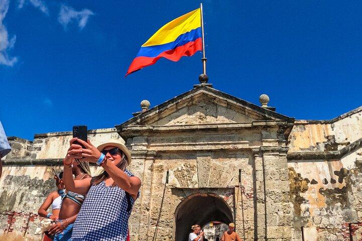 Full Day Tour of 5 Must-See Places in the Rosario Islands