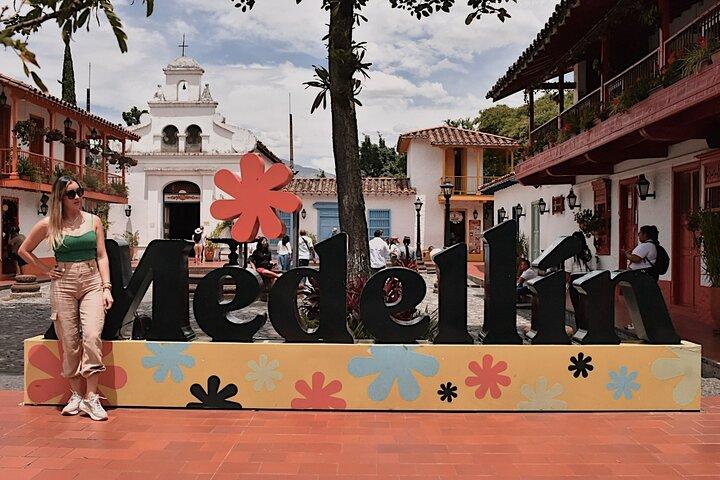 City Tour + Commune 13 Medellin