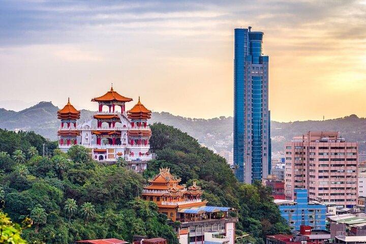 Taipei : Must-See Attractions Walking Tour With A Guide (Private)