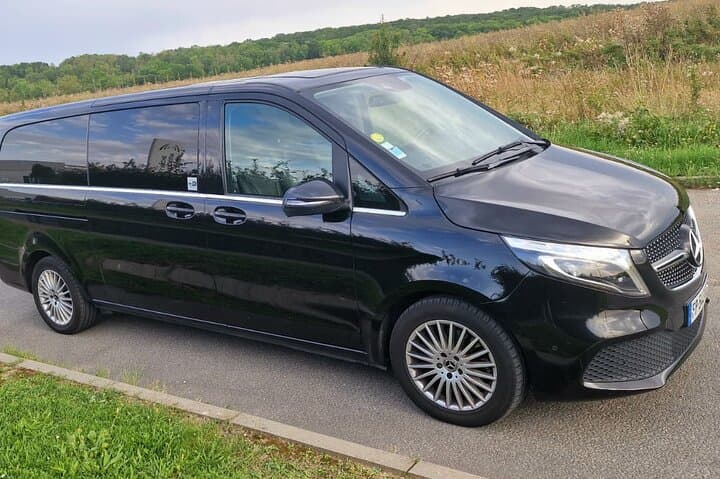 Private round trip transfer from/to Paris airports