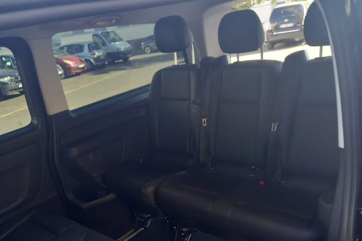 Private round trip transfer from/to Paris airports