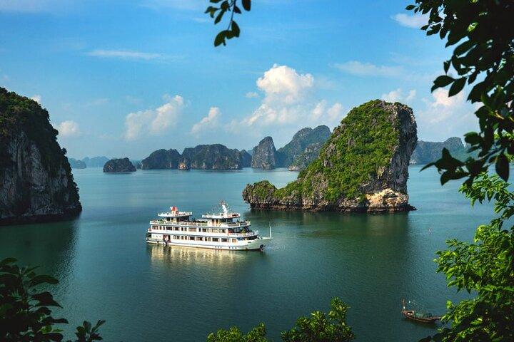 3-Day Bai Tu Long Bay & Ha Long Bay Journey with Swan Cruises