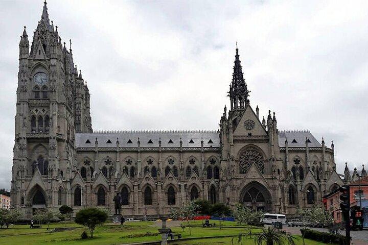 Full Day Quito (City Tour + Middle of the World + Teleferico)