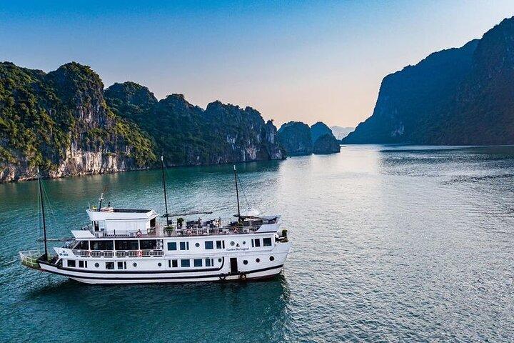 Halong Bay Full Day with All-Inclusive