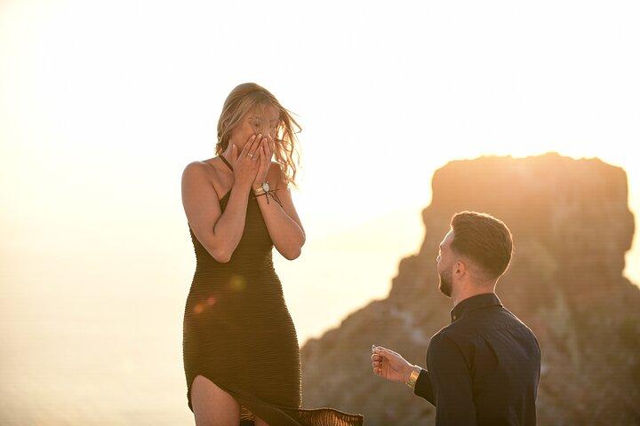 Intimate Surprise Proposal Photo Experience in Santorini