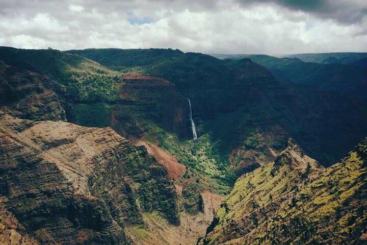Small-Group Waimea Canyon Adventure Tour & Beyond with Lunch
