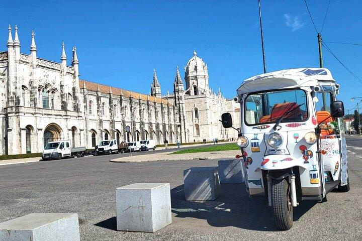 Lisbon Complete Tour! Eco TukTuk Private Guided