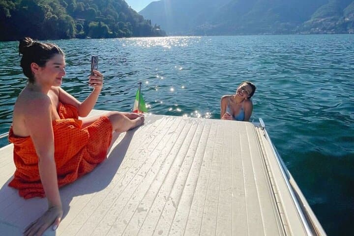 Luxury Boat Tour on Lake Como: Prosecco, Movie Locations & Music