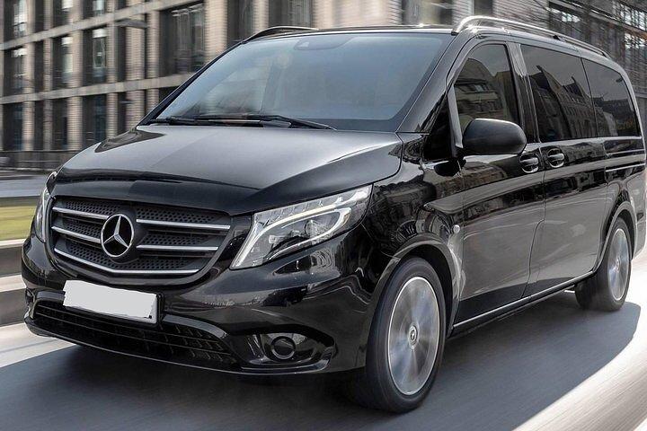 Arrival Private Transfer from Vienna Airport VIE to Vienna City by Luxury Van