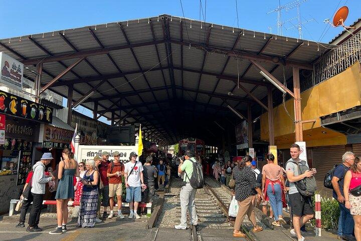 Half Day Tour in Damnoen Saduak Floating Market Railway Market