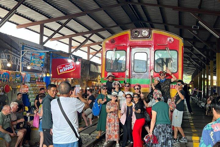Half Day Tour in Damnoen Saduak Floating Market Railway Market