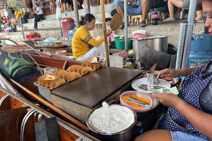 Half Day Tour in Damnoen Saduak Floating Market Railway Market