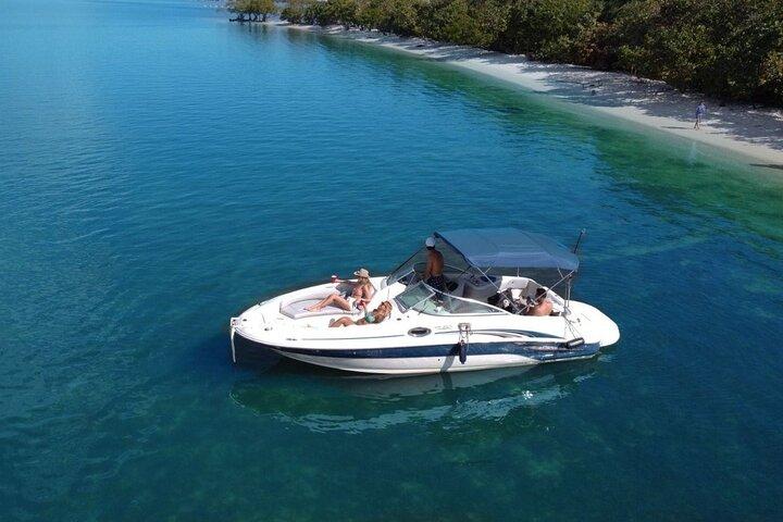 26 Ft Boat, Miami Bay Rental for 2 or 4 hours. 10 people