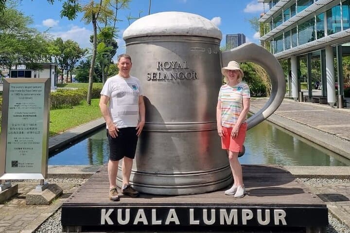 Batu Caves & Malaysian Handicraft Tour: Pewter & Batik Experience