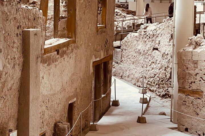 Akrotiri by a licensed guide