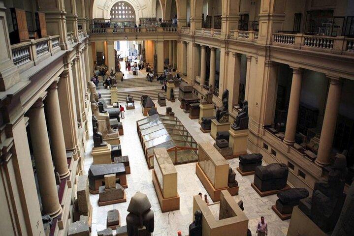 Private Tour to Giza Pyramids, Sphinx, Egyptian Museum with Lunch