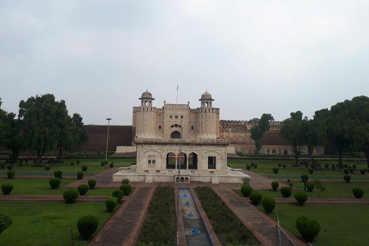 Full Day Private Guided Lahore Sightseeing Tour