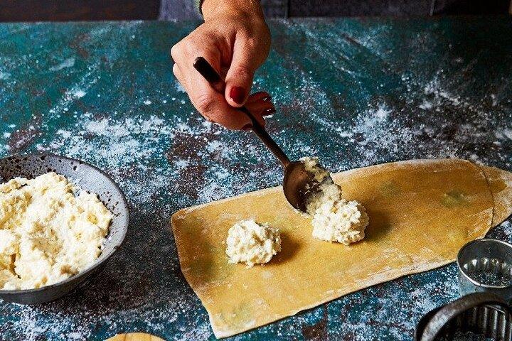 Florence: Pasta Cooking Class with Unlimited Wine