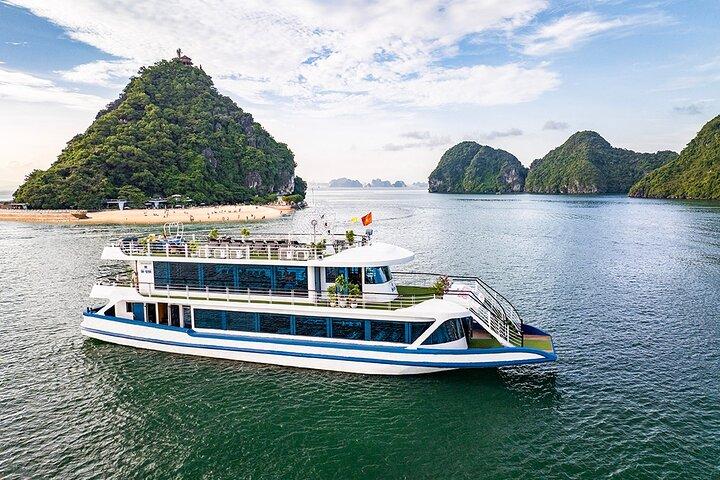 Halong Bay Luxury Day Cruise with Buffet Lunch