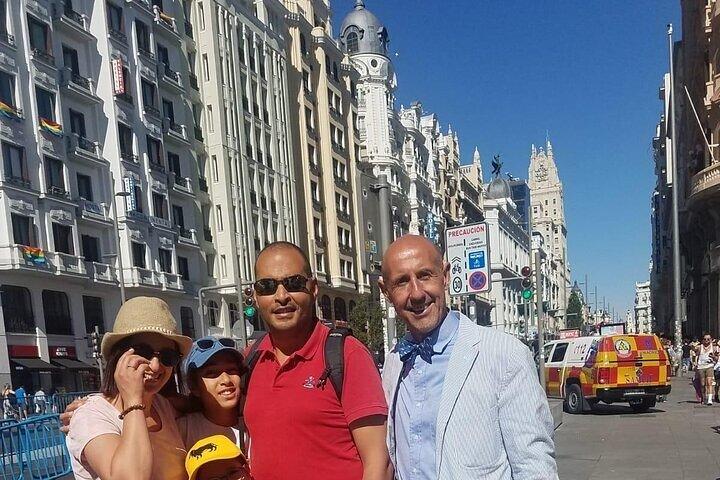 Madrid Must See Attractions Walking Tour with Guide