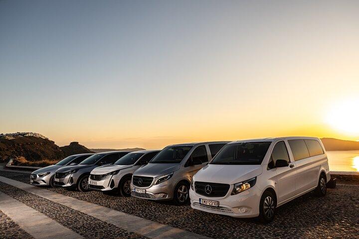 Santorini: Private Transfers To / From the Airport (JTR)