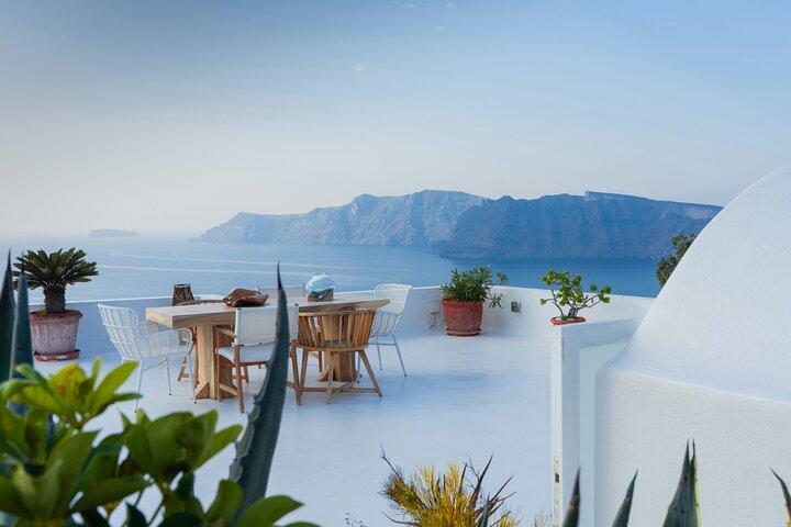 (5h) Santorini Discovery Private Tour–Oia, Villages & Black Beach